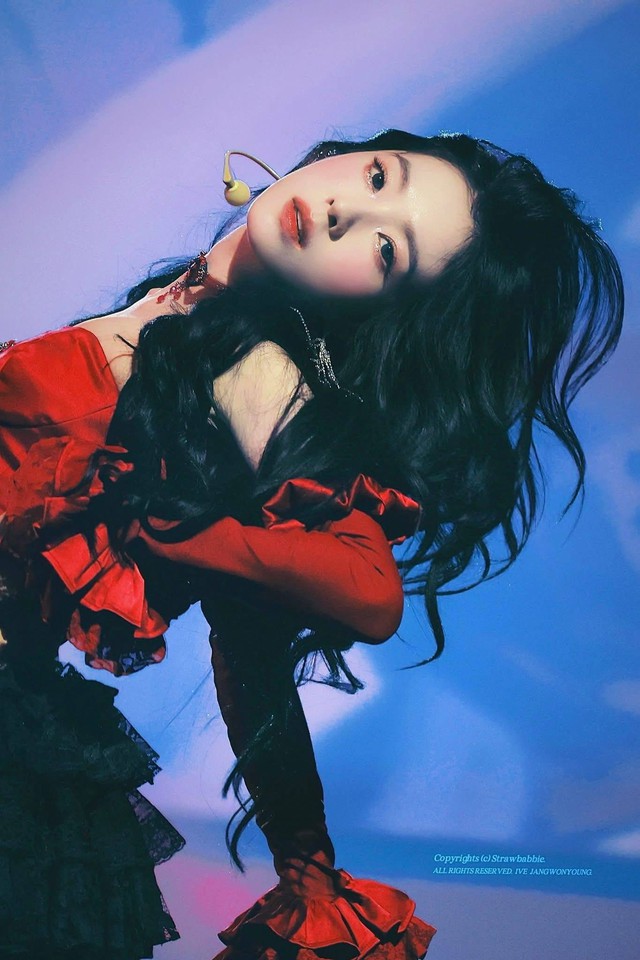 Mỹ nh&acirc;n đẹp nhất showbiz hết thời: Ra nhạc kh&ocirc;ng ai xem, ngo&agrave;i nhan sắc chẳng c&ograve;n g&igrave; để nhắc - Ảnh 10.