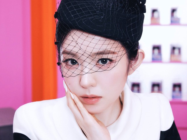 Mỹ nh&acirc;n đẹp nhất showbiz hết thời: Ra nhạc kh&ocirc;ng ai xem, ngo&agrave;i nhan sắc chẳng c&ograve;n g&igrave; để nhắc - Ảnh 1.