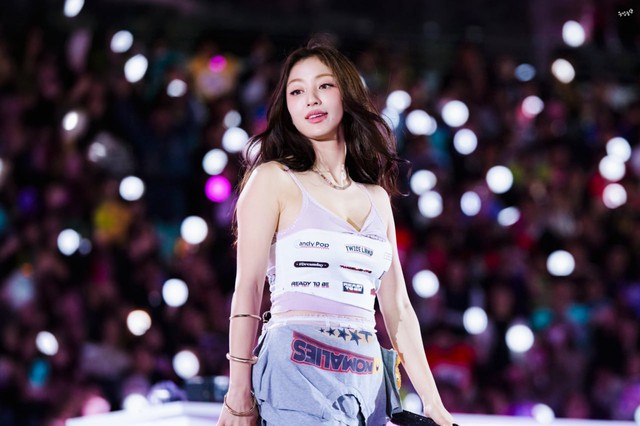Showbiz c&oacute; tổ hợp kh&ocirc;ng lỗ hổng visual: 9 mỹ nh&acirc;n mỗi người một vẻ, đ&aacute;ng y&ecirc;u - trưởng th&agrave;nh "c&acirc;n đẹp"- Ảnh 33.
