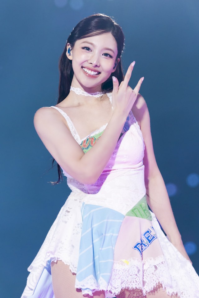 Showbiz c&oacute; tổ hợp kh&ocirc;ng lỗ hổng visual: 9 mỹ nh&acirc;n mỗi người một vẻ, đ&aacute;ng y&ecirc;u - trưởng th&agrave;nh "c&acirc;n đẹp"- Ảnh 15.
