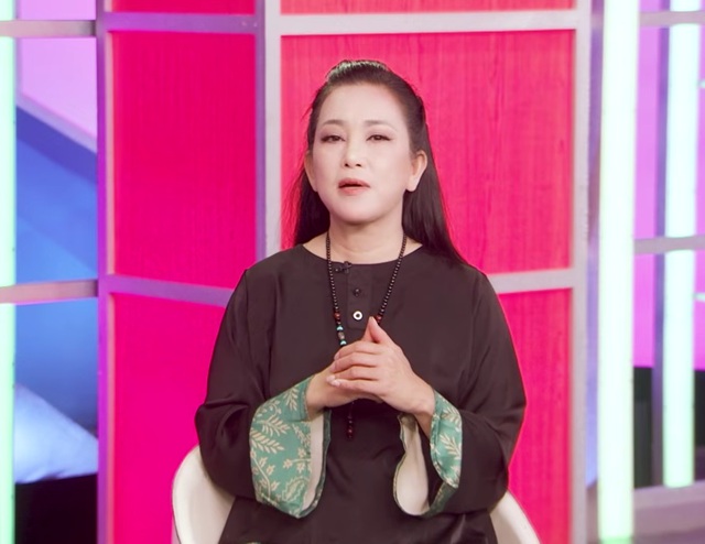 Nữ ca sĩ ở c&ugrave;ng k&yacute; t&uacute;c x&aacute; với Quyền Linh: "Người ta g&oacute;i 8 triệu v&agrave;o bọc đưa cho t&ocirc;i" - Ảnh 1.