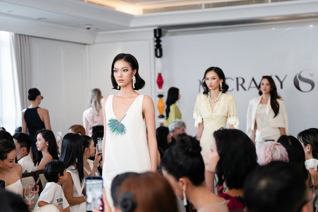 Nh&agrave; mốt Mr CRAZY & Lady SEXY t&aacute;i định nghĩa thời trang h&egrave; tại show diễn "Summer Dawn' 26" - Ảnh 1.