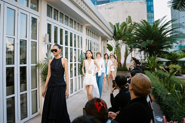 Nh&agrave; mốt Mr CRAZY & Lady SEXY t&aacute;i định nghĩa thời trang h&egrave; tại show diễn "Summer Dawn' 26" - Ảnh 6.