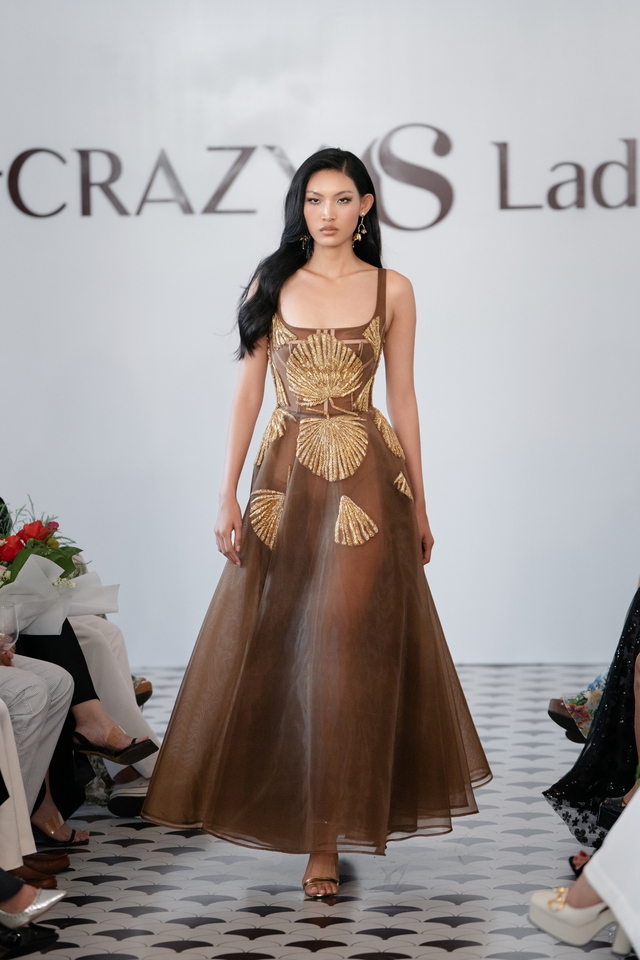 Nh&agrave; mốt Mr CRAZY & Lady SEXY t&aacute;i định nghĩa thời trang h&egrave; tại show diễn "Summer Dawn' 26" - Ảnh 8.