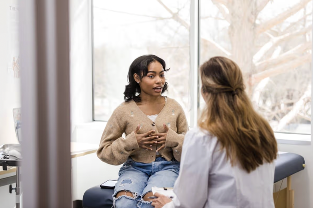 Mắc ung thư ở tuổi 24, c&ocirc; g&aacute;i k&ecirc;u gọi người trẻ: Nếu thấy 3 dấu hiệu n&agrave;y, đừng bao giờ bỏ qua - Ảnh 1.