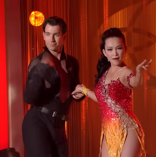Nữ nghệ sĩ cải lương ăn mặc n&oacute;ng bỏng: "Mọi thứ kinh khủng lắm" - Ảnh 2.