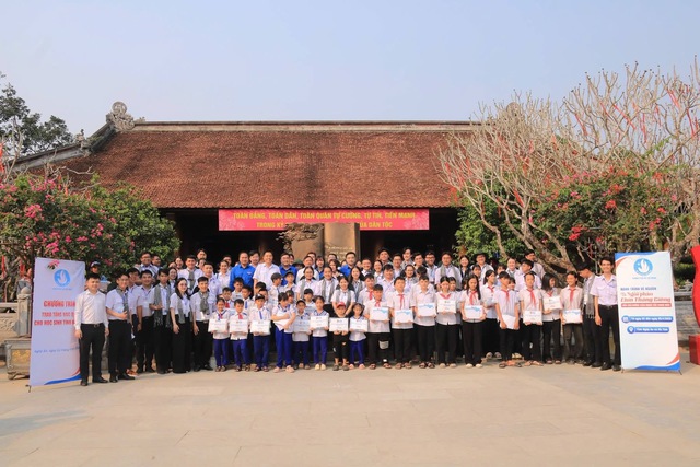 Từ ngòi pháo Chín tháng Giêng đến những cuộc gặp đầy xúc động tại quê hương Bác - Ảnh 2.