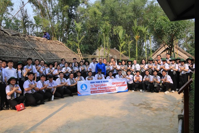 Từ ngòi pháo Chín tháng Giêng đến những cuộc gặp đầy xúc động tại quê hương Bác - Ảnh 3.