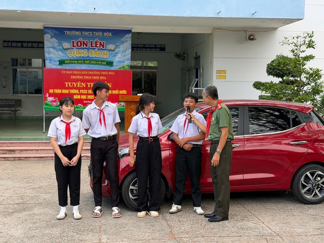 Thành phố Hồ Chí Minh đẩy mạnh phòng chống tai nạn, thương tích cho học sinh: Trang bị “phao cứu sinh” cho trẻ em- Ảnh 3. Thành phố Hồ Chí Minh đẩy mạnh phòng chống tai nạn, thương tích cho học sinh: Trang bị “phao cứu sinh” cho trẻ em- Ảnh 3.