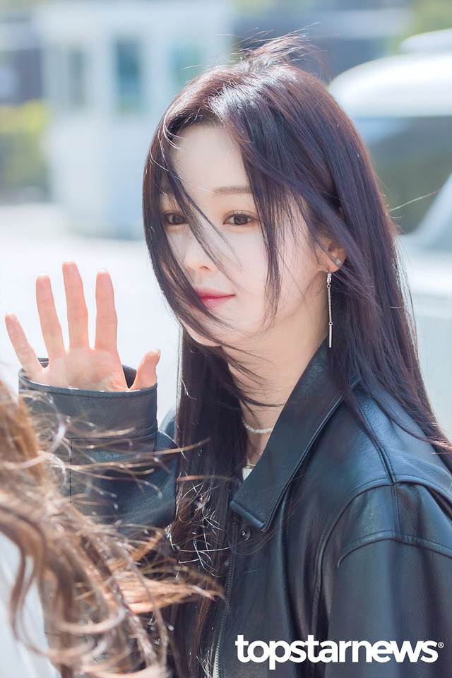 Thời gian bỏ qu&ecirc;n mỹ nh&acirc;n n&agrave;y: U50 trẻ kh&oacute; tin, đi h&aacute;t 20 năm m&agrave; nh&igrave;n như mối t&igrave;nh đầu- Ảnh 3.