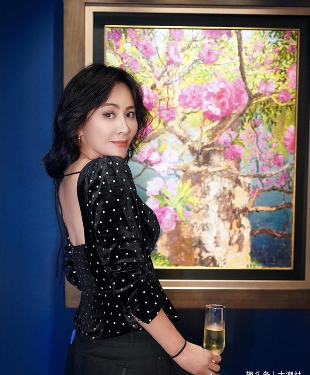 Thú chơi di sản của "Thiên nga bạc" quyền lực nhất nhì showbiz châu Á: Sưu tầm vương miện cổ, nâng tầm địa vị với ngọc phỉ thúy - Ảnh 2.