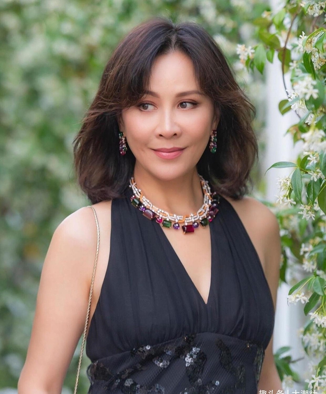 Thú chơi di sản của "Thiên nga bạc" quyền lực nhất nhì showbiz châu Á: Sưu tầm vương miện cổ, nâng tầm địa vị với ngọc phỉ thúy - Ảnh 5.