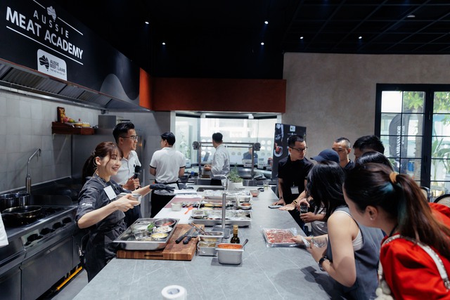 H&agrave;nh tr&igrave;nh đưa Bò Wagyu & Cừu &Uacute;c - Từ đ&ocirc;̀ng cỏ Úc đến b&agrave;n ăn Việt - Ảnh 1.