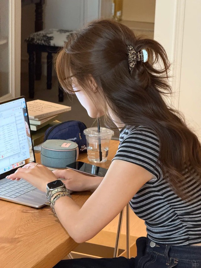 C&oacute; tiền th&igrave; mua v&agrave;ng ngay hay chờ th&ecirc;m? Hai lựa chọn quen thuộc nhưng &iacute;t ai hiểu r&otilde; rủi ro- Ảnh 2.