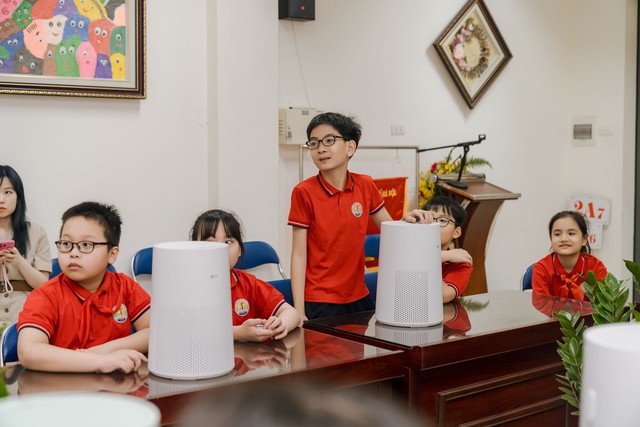 LG trao tặng 70 m&aacute;y lọc kh&ocirc;ng kh&iacute; cho trường học H&agrave; Nội, giải b&agrave;i to&aacute;n &ocirc; nhiễm lớp học - Ảnh 3.
