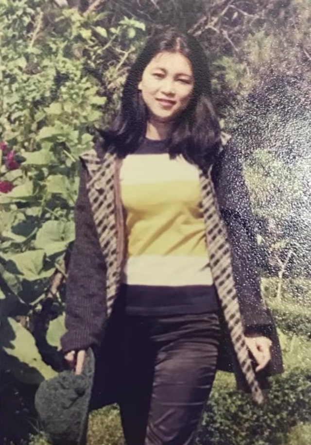 Nữ ca sĩ dẫn chồng l&agrave; &ocirc;ng chủ đi ăn cưới bạn trai cũ - Ảnh 1.