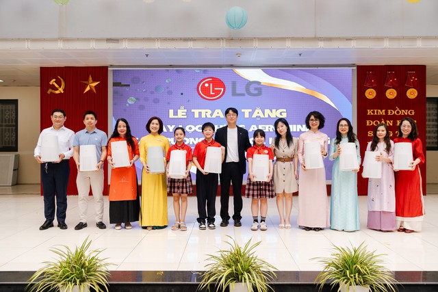 LG trao tặng 70 m&aacute;y lọc kh&ocirc;ng kh&iacute; cho trường học H&agrave; Nội, giải b&agrave;i to&aacute;n &ocirc; nhiễm lớp học - Ảnh 4.