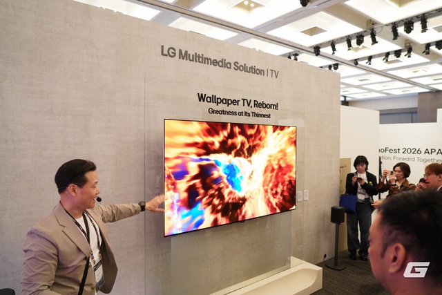 Đ&acirc;y l&agrave; LG OLED evo W6: TV "d&aacute;n tường" mỏng chỉ 9mm,  hiển thị h&igrave;nh ảnh 4K 165Hz chỉ với 1 sợi d&acirc;y nhỏ - Ảnh 2.