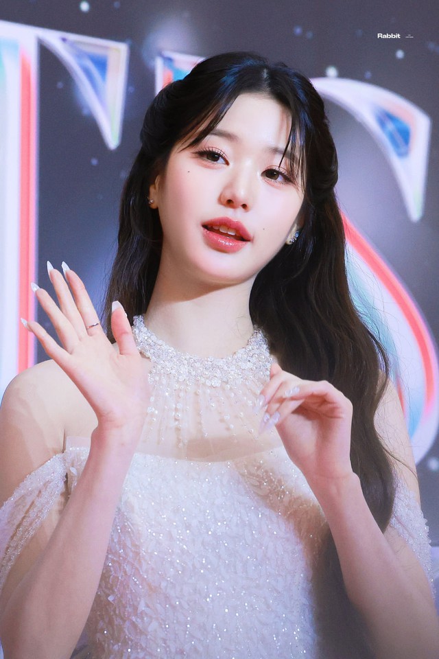 9 mỹ nhân làm nên tường thành nhan sắc bất bại của showbiz, mỗi thế hệ đẹp một kiểu - Ảnh 18.