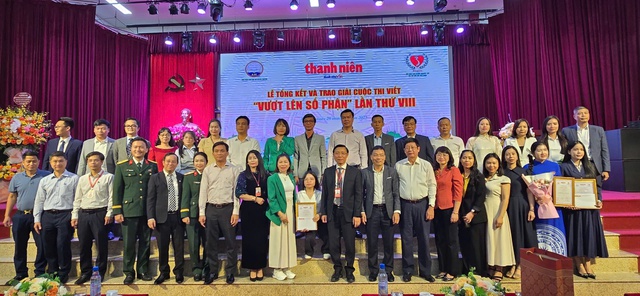 Khơi đ&acirc;y kh&aacute;t vươn m&igrave;nh: Ph&aacute;t động cuộc thi viết :Vượt l&ecirc;n số phận" lần thứ IX - Ảnh 4.