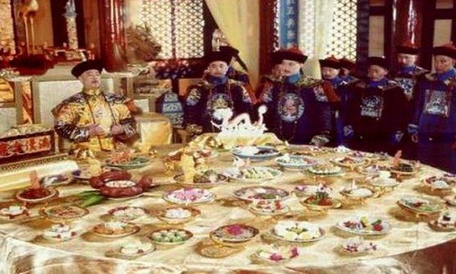 C&agrave;n Long từng mời 3.000 người gi&agrave; đến ăn tối, nhưng tại sao tất cả đều tử vong sau khi về nh&agrave;? Họ đ&atilde; ăn g&igrave;?  - Ảnh 3.