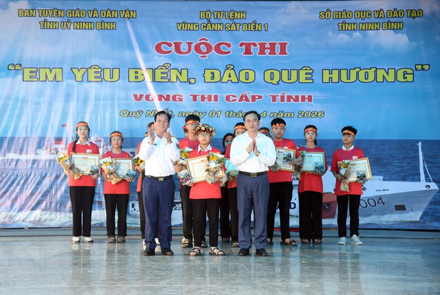 Nh&acirc;n l&ecirc;n t&igrave;nh y&ecirc;u biển, đảo Tổ quốc trong thế hệ trẻ Ninh B&igrave;nh - Ảnh 1.