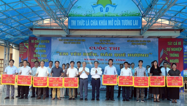 Nh&acirc;n l&ecirc;n t&igrave;nh y&ecirc;u biển, đảo Tổ quốc trong thế hệ trẻ Ninh B&igrave;nh - Ảnh 2.