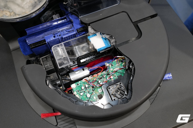 Dyson Spot+Scrub AI ra mắt tại Việt Nam: robot h&uacute;t bụi lau nh&agrave; t&iacute;ch hợp AI, tự ph&aacute;t hiện v&agrave; xử l&yacute; vết bẩn- Ảnh 5.