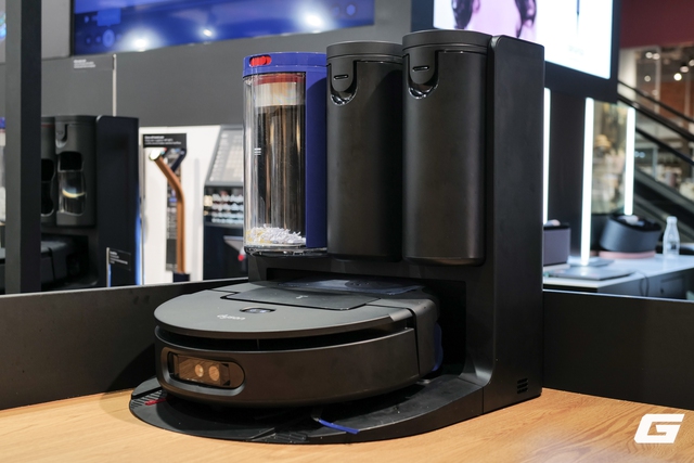 Dyson Spot+Scrub AI ra mắt tại Việt Nam: robot h&uacute;t bụi lau nh&agrave; t&iacute;ch hợp AI, tự ph&aacute;t hiện v&agrave; xử l&yacute; vết bẩn- Ảnh 1.