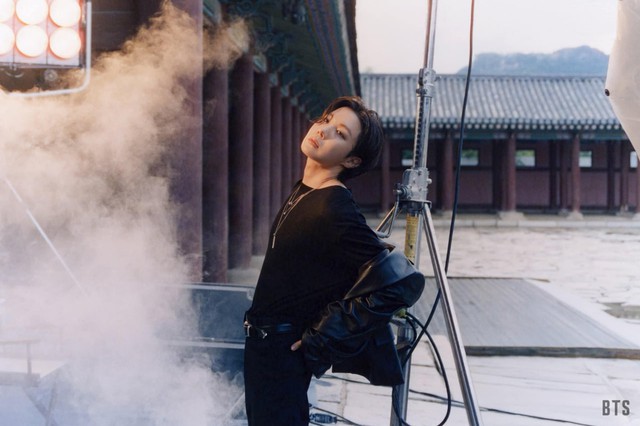 Nam nghệ sĩ đang c&agrave;n qu&eacute;t MXH chỉ bằng 15 gi&acirc;y: Cỗ m&aacute;y nhảy nổi tiếng to&agrave;n cầu, t&agrave;i sản bạc tỷ nghe m&agrave; kinh ngạc- Ảnh 9.