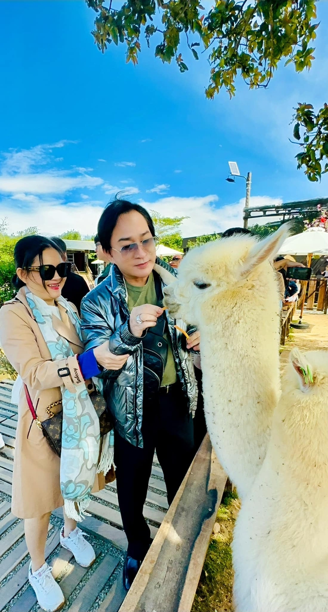 Cuộc sống của nữ NSƯT chấp nhận l&agrave;m vợ 3, được con ri&ecirc;ng của chồng gọi l&agrave; "chị M&oacute;m" - Ảnh 2.