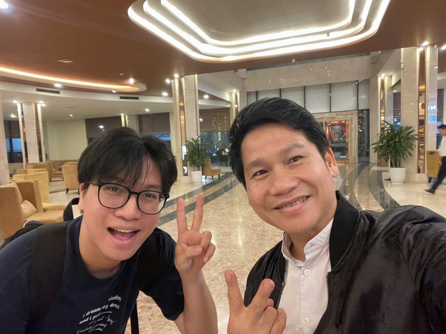 Con trai "&ocirc;ng ho&agrave;ng nhạc đỏ" đi học về l&agrave; phải đi l&agrave;m, được bố nhắn nhủ: "Mệt cũng phải cố" - Ảnh 2.