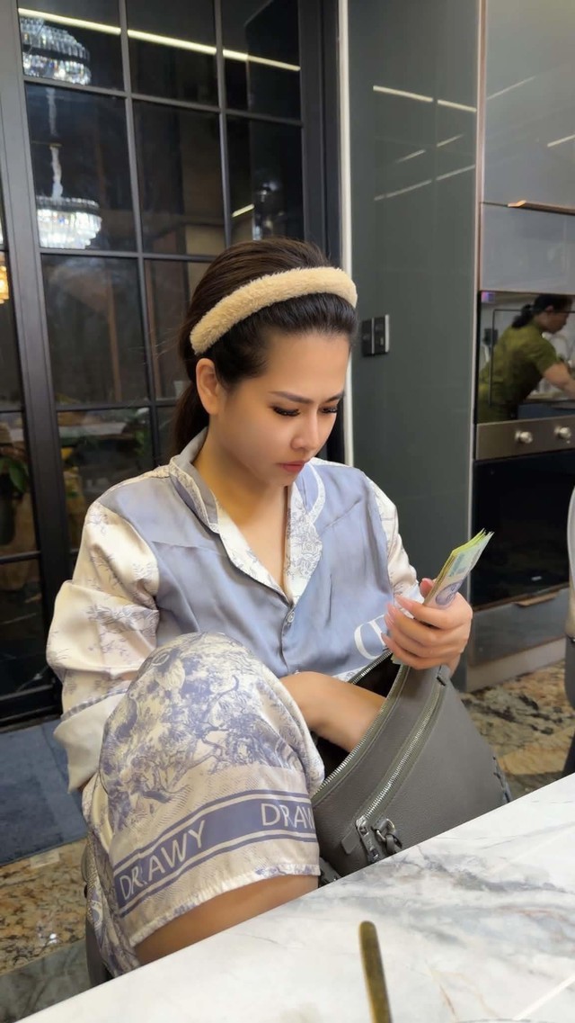 Nam ca sĩ Việt đ&igrave;nh đ&aacute;m một thời đi h&aacute;t về vợ vẫn đợi, thu sạch tiền "kh&ocirc;ng s&oacute;t một cắc"  - Ảnh 1.