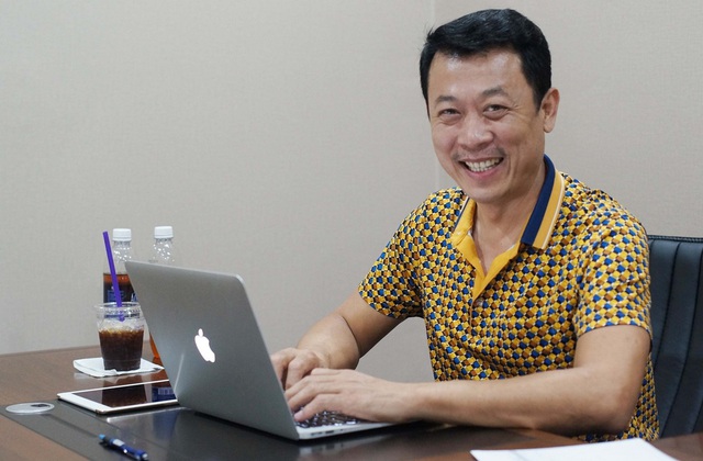 Nam nghệ sĩ từ Mỹ về nước sụt mất 4kg: "Tôi không chống chọi gì cả mà đón nhận mọi tình hình"- Ảnh 1. Nam nghệ sĩ từ Mỹ về nước sụt mất 4kg: "Tôi không chống chọi gì cả mà đón nhận mọi tình hình"- Ảnh 1.