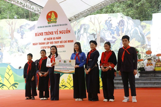 H&agrave;nh tr&igrave;nh về nguồn tại Cao Bằng của phụ tr&aacute;ch Đội to&agrave;n quốc - Ảnh 3.
