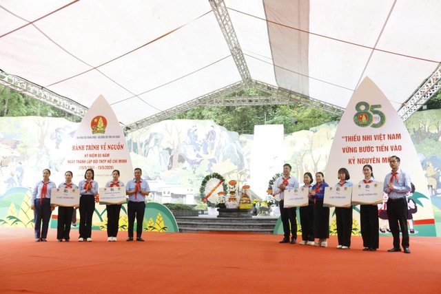 H&agrave;nh tr&igrave;nh về nguồn tại Cao Bằng của phụ tr&aacute;ch Đội to&agrave;n quốc - Ảnh 5.