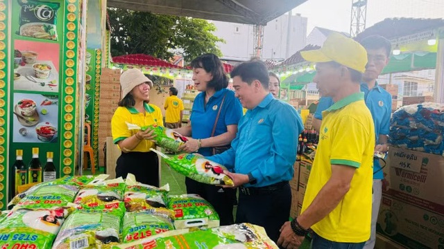 C&ocirc;ng đo&agrave;n Th&agrave;nh phố Hồ Ch&iacute; Minh đồng h&agrave;nh v&igrave; sức khỏe người lao động: Chăm lo thiết thực, hướng tới tương lai - Ảnh 1.