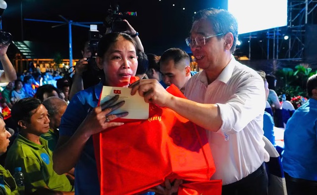 C&ocirc;ng đo&agrave;n Th&agrave;nh phố Hồ Ch&iacute; Minh đồng h&agrave;nh v&igrave; sức khỏe người lao động: Chăm lo thiết thực, hướng tới tương lai - Ảnh 2.