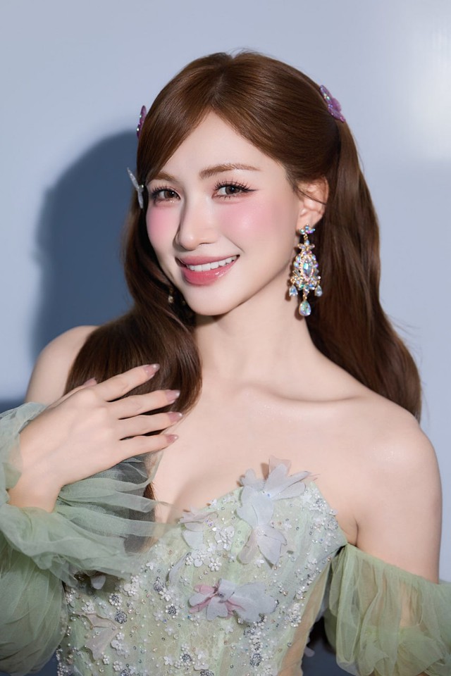 Hòa Minzy và mỹ nhân đẹp nhất Việt Nam: Ai hơn ai? - Ảnh 2.