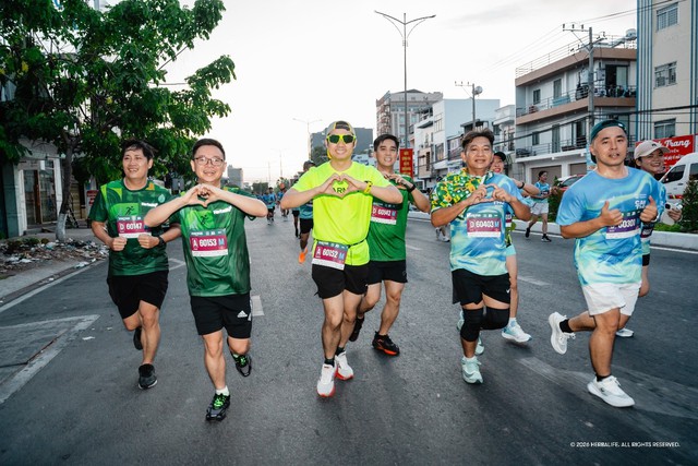 Herbalife Việt Nam tiếp tục đồng h&agrave;nh c&ugrave;ng Giải chạy VnExpress Marathon tại Th&agrave;nh phố Cần Thơ nhằm khuyến kh&iacute;ch lối sống năng động v&agrave; l&agrave;nh mạnh - Ảnh 2.