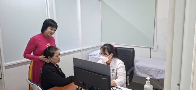 Kh&aacute;m sức khỏe to&agrave;n d&acirc;n: Từ tư duy &ldquo;cấp giấy ph&eacute;p&rdquo; sang quản l&yacute; sức khỏe chủ động - Ảnh 1.