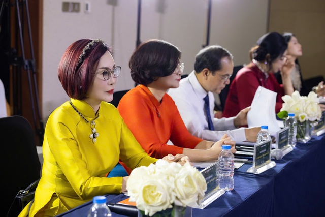 Tiến sĩ Luật Trần Thị Bạch Dương "ngồi ghế n&oacute;ng" gi&aacute;m khảo Hoa hậu Văn h&oacute;a Việt Nam to&agrave;n cầu 2026 - Ảnh 3.