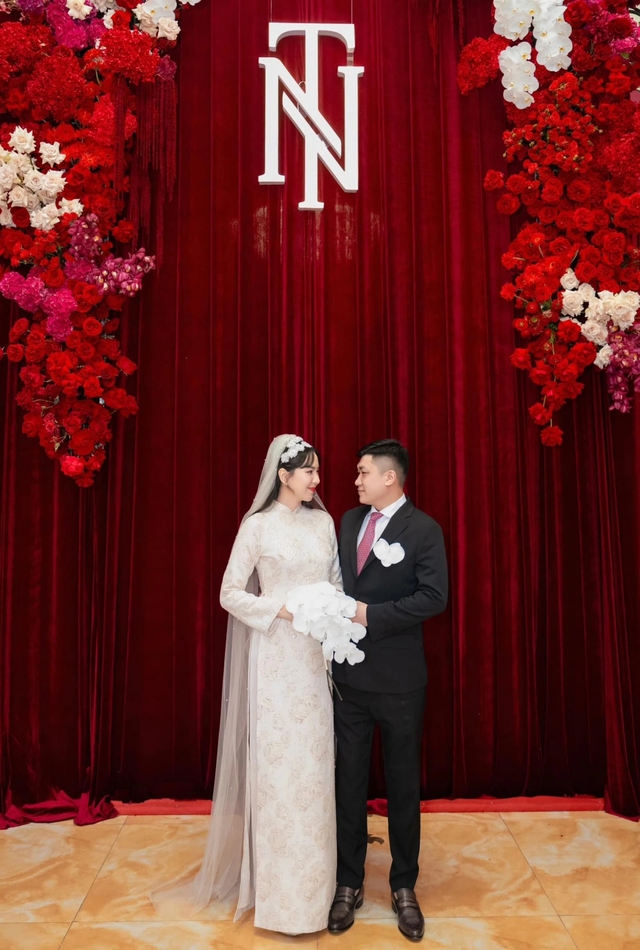 Nữ MC truyền h&igrave;nh cưới chồng thiếu gia k&eacute;m tuổi, sống hạnh ph&uacute;c trong biệt thự trắng nguy nga như l&acirc;u đ&agrave;i giữa Bắc Ninh - Ảnh 1.