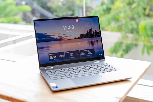 Cận cảnh Lenovo Yoga 7i 2-in-1 Gen 11: Tích hợp Intel Core Ultra thế hệ 3, 32GB RAM, đa dụng mạnh mẽ nhưng vẫn có điểm cần lưu ý - Ảnh 1.