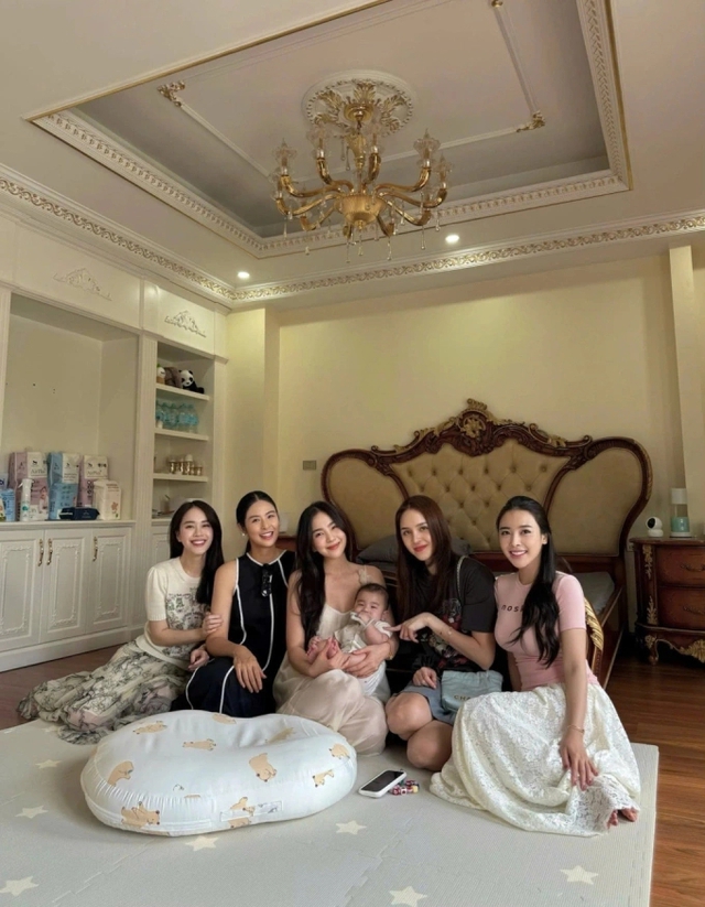 Nữ MC truyền h&igrave;nh cưới chồng thiếu gia k&eacute;m tuổi, sống hạnh ph&uacute;c trong biệt thự trắng nguy nga như l&acirc;u đ&agrave;i giữa Bắc Ninh - Ảnh 9.
