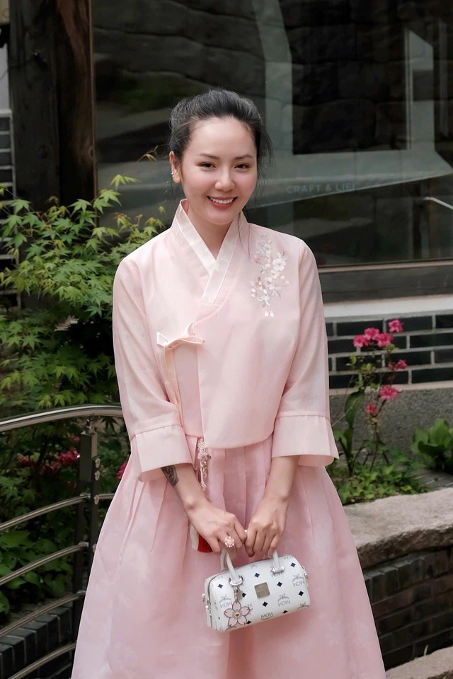 Phương Linh tuổi 42: Sắc vóc trẻ trung, sống như phú bà nhàn tản- Ảnh 4. Phương Linh tuổi 42: Sắc vóc trẻ trung, sống như phú bà nhàn tản- Ảnh 4.