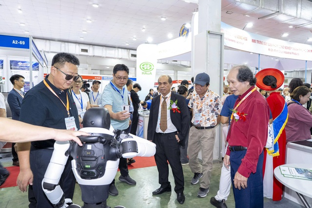 Khai mạc Triển l&atilde;m Quốc tế về M&aacute;y m&oacute;c, Thiết bị, C&ocirc;ng nghệ v&agrave; Sản phẩm C&ocirc;ng nghiệp lần thứ 23 - Ảnh 3.