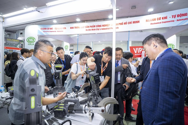 Khai mạc Triển l&atilde;m Quốc tế về M&aacute;y m&oacute;c, Thiết bị, C&ocirc;ng nghệ v&agrave; Sản phẩm C&ocirc;ng nghiệp lần thứ 23 - Ảnh 6.