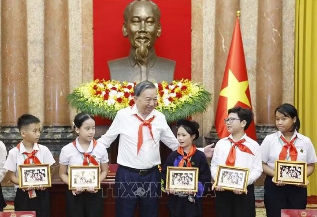 Tổng B&iacute; thư, Chủ tịch nước T&ocirc; L&acirc;m gặp mặt 85 đội vi&ecirc;n ti&ecirc;u biểu - Ảnh 1.