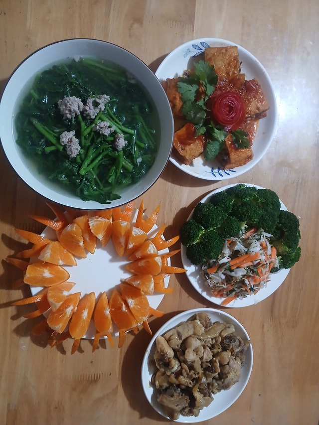 Đừng mang "sơn h&agrave;o hải vị" nh&agrave; người ta để miệt thị bữa cơm ch&acirc;n t&igrave;nh của con d&acirc;u: M&agrave;n đối đ&aacute;p cao tay khiến mẹ chồng ngượng ch&iacute;n mặt- Ảnh 1.